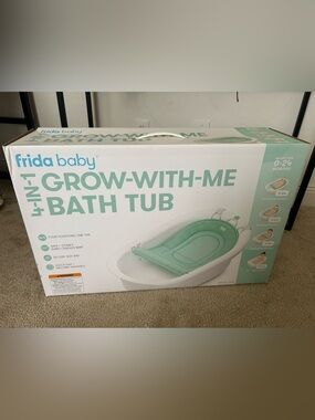 Frida Baby Grow-With-Me Bath Tub in Mint